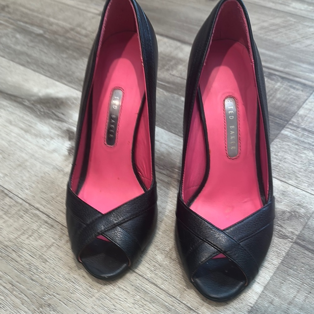 Ted Baker Black and Pink Heels Elegant Design